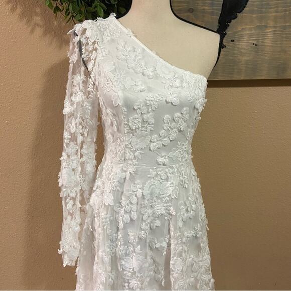 NWOT Lulus Eloquent Elegance White Embroidered Lace One-Shoulder Midi Dr… - Picture 3 of 10
